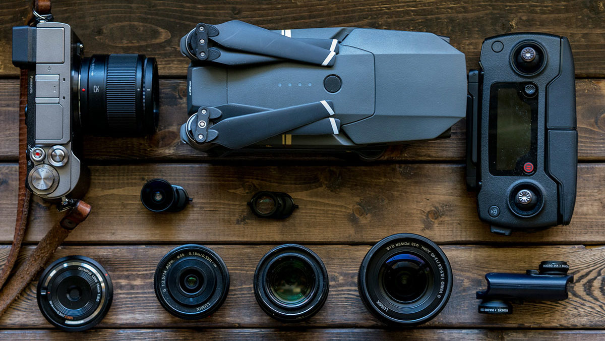 an image or drone accessories for the fullframe blog, image aaron burden on unsplash.