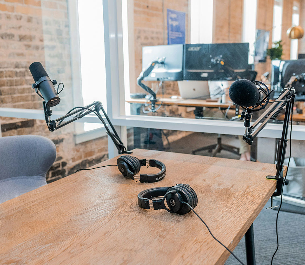 An image of a microphone setup for an interview for the fullframe blogpost on interview video production, image by austin distel on unsplash