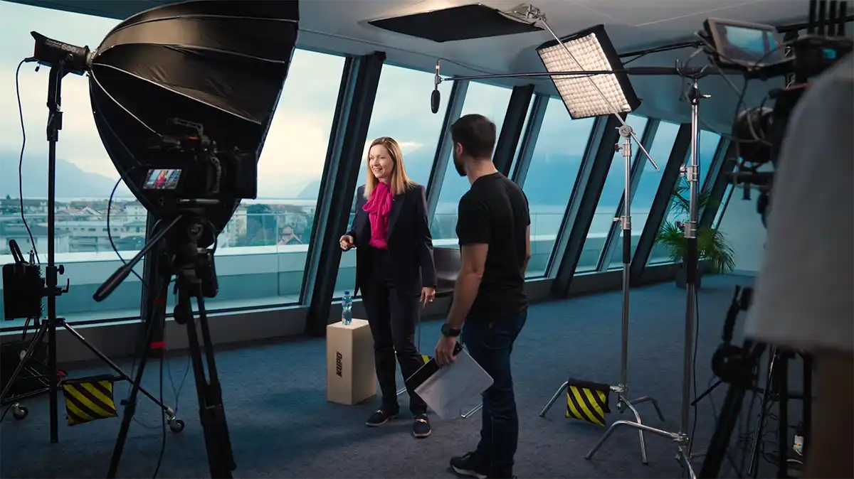 Image de l'équipe de Fullframe Creative sur le plateau du siège de Nestlé en Suisse pour un tournage de vidéo d'entreprise.