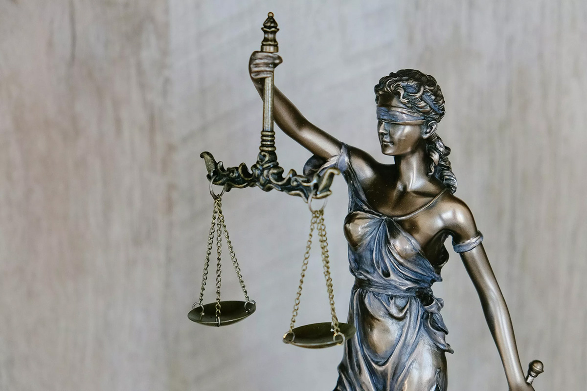 Image of a statue with a blindforld holding scales, images from Tingey Injury Law Firm